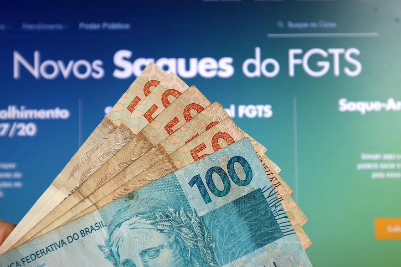 Governo libera saque do FGTS para trabalhadores demitidos desde 2020