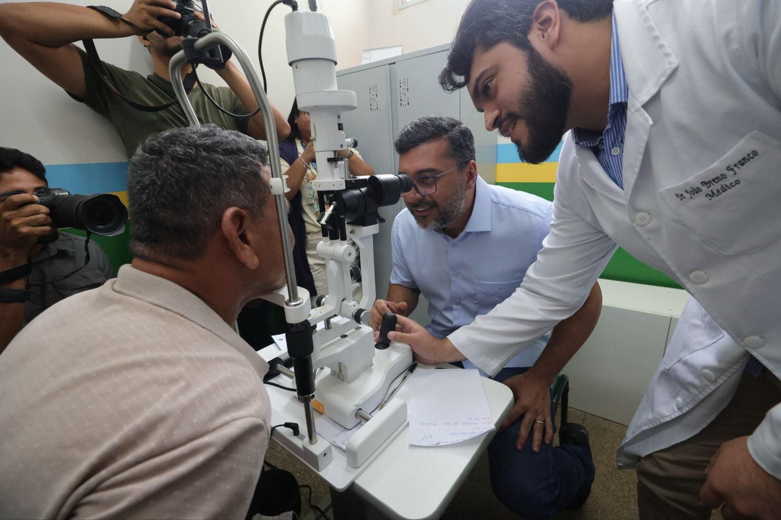 Wilson Lima, Governador do Amazonas, participa de mutirão do programa Opera+ e reafirma compromisso com a meta de 12 mil cirurgias de catarata no estado.