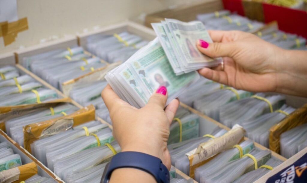 Detran-AM interrompe serviços de habilitação para revisão devido às mudanças na CNH nacional.