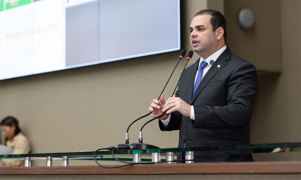 Presidente Roberto Cidade elogia conquistas do Parlamento em 2025 ao encerrar sessões legislativas