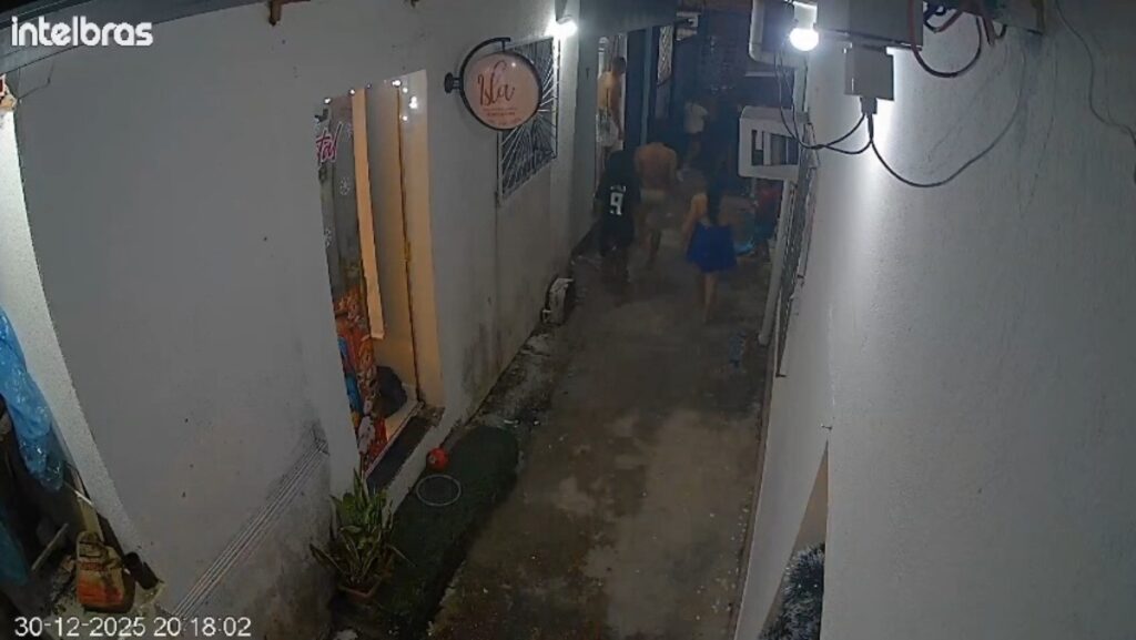 Proprietária de salão de beleza é investigada por suposta tentativa de homicídio contra duas mulheres em Manaus.