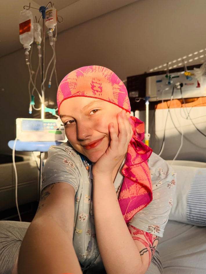 Isabel Veloso, influencer digital, é internada com urgência devido a câncer e marido faz pedido de apoio espiritual