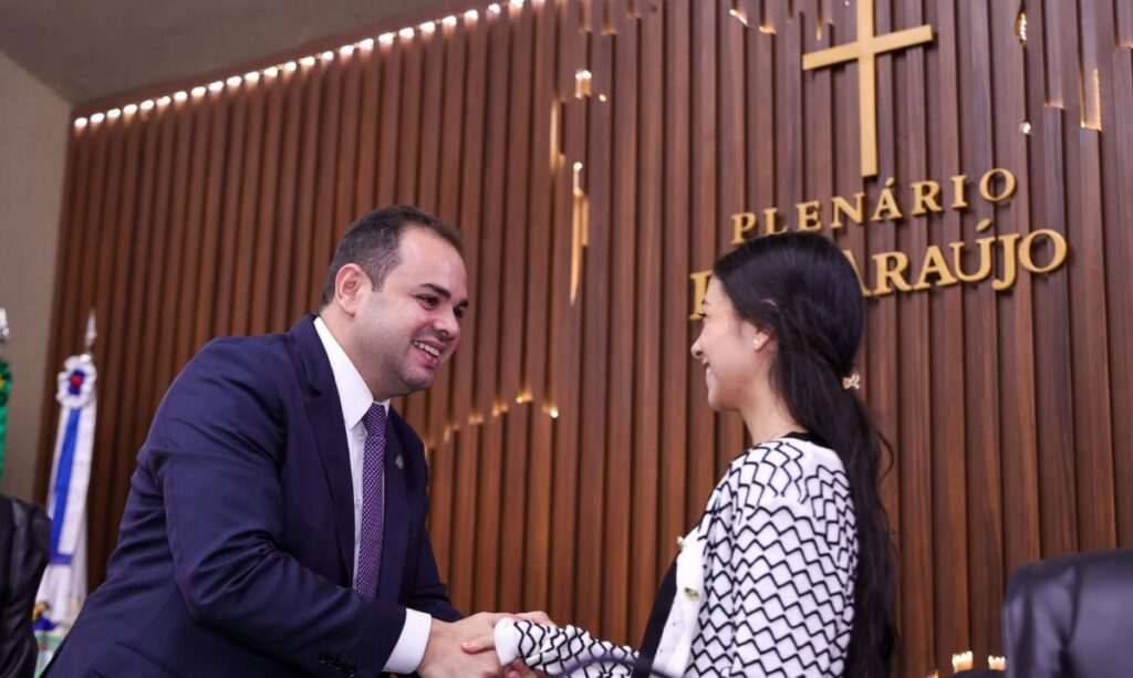 Roberto Cidade estabelece legislação para impulsionar jovens empreendedores digitais no Amazonas