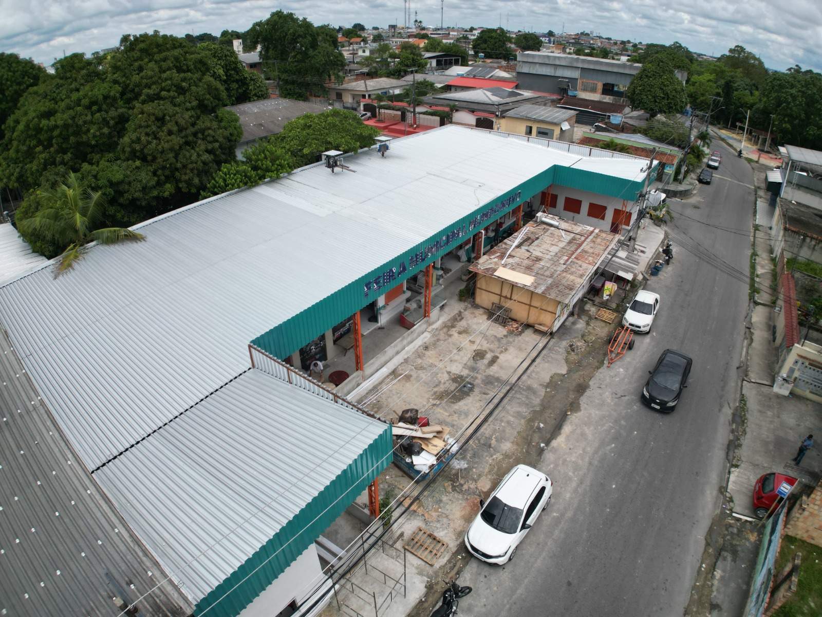 Conclusão das obras da Feira do Mundo Novo está prevista para o início de 2026, com entrega pela prefeitura.