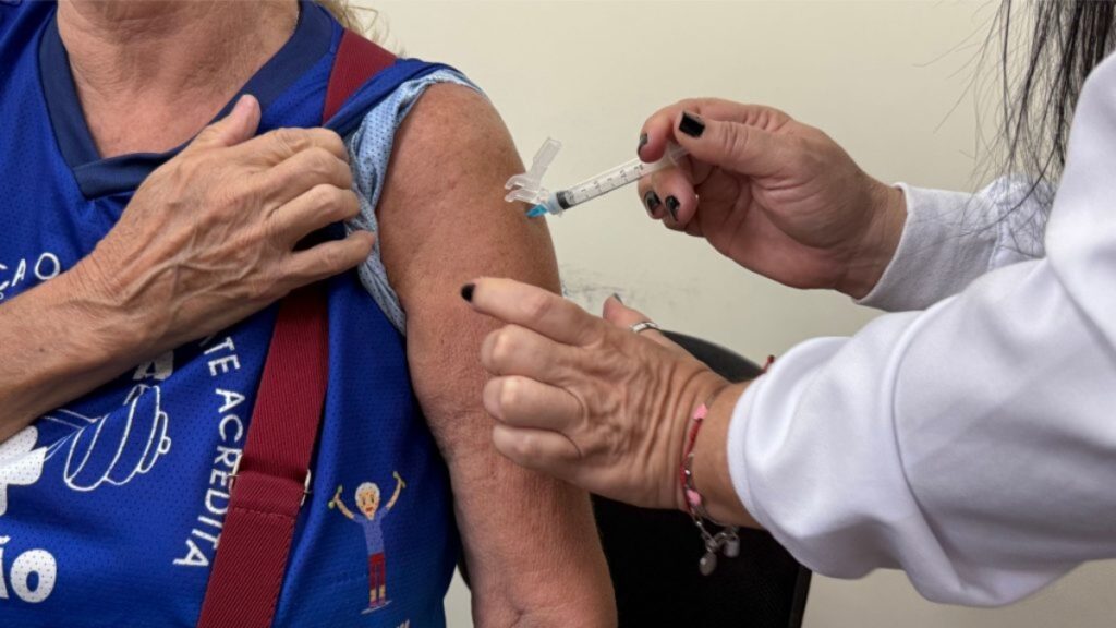 Baixa adesão de idosos, crianças e gestantes à vacinação contra Influenza em Manaus