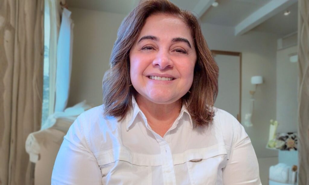 Professora Maria do Carmo se destaca nas pesquisas e responde críticas lançando desafios: ‘nunca souberam concorrer de forma honesta’