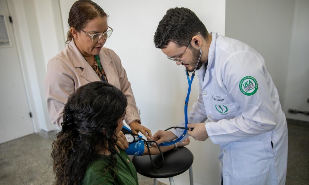 Qualidade em formação: Curso de Medicina da UEA alcança nota 3 no Enamed.