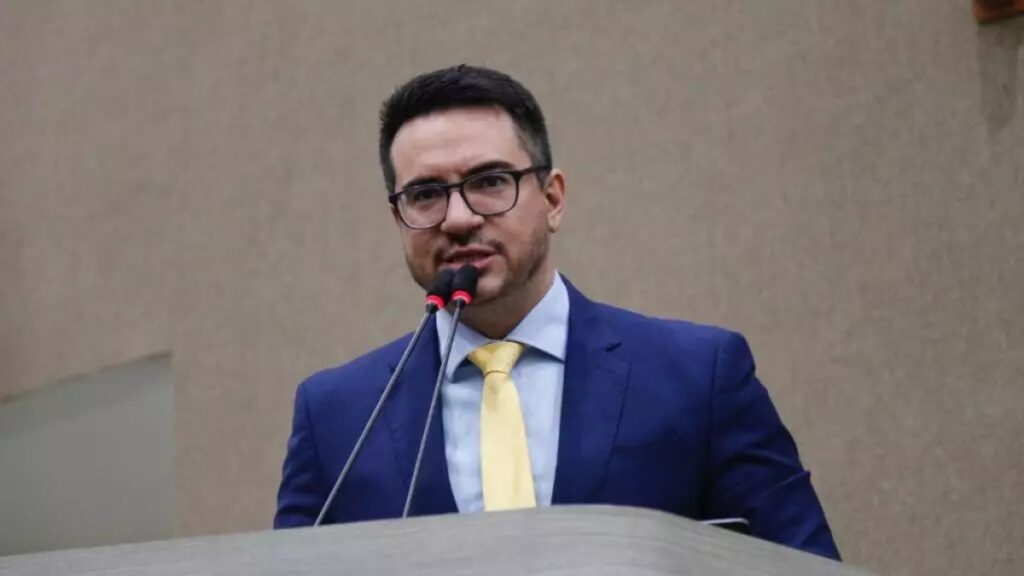 Prefeitura ameaça retirar transporte escolar de crianças do bairro Tarumã, alerta Rodrigo Guedes