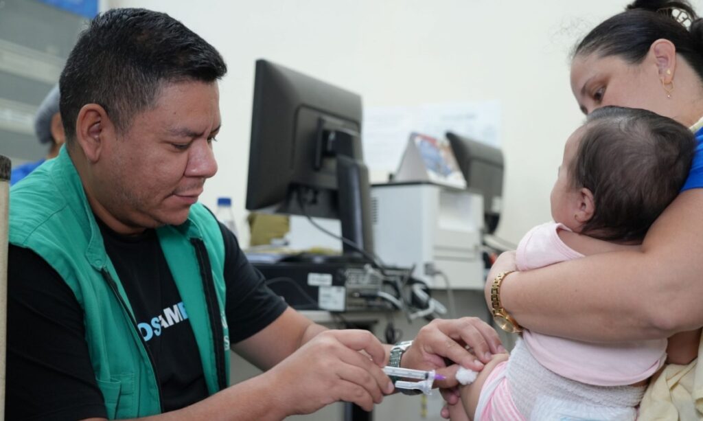 Vacinação contra a gripe em Manaus para grupos prioritários continua até o final do mês