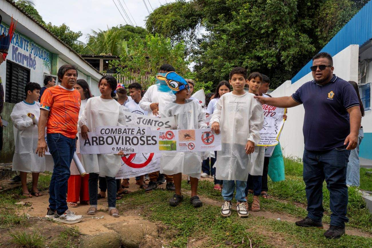 Desfile do bloco “Sorriso do Livramento” leva saúde e prevenção para moradores de comunidade rural em Manaus