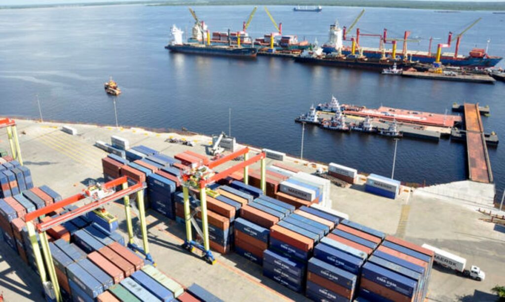 Decisão judicial revoga cobrança adicional para transporte fluvial em meio à crise hídrica no Amazonas