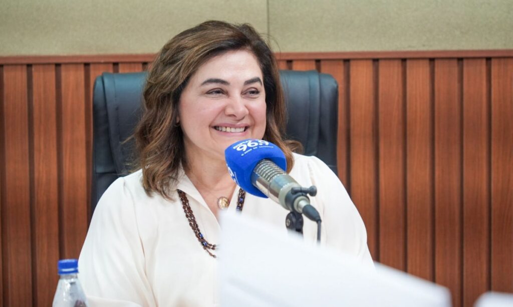 Maria do Carmo rejeita experiência dos concorrentes em primeira rodada de entrevistas em rádio.