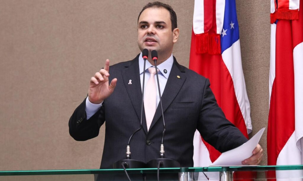 Roberto Cidade antecipa discussão nacional e assegura segurança de crianças na web.