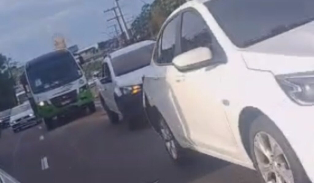 Acidente em série causa congestionamento na Torquato Tapajós durante a manhã de hoje
