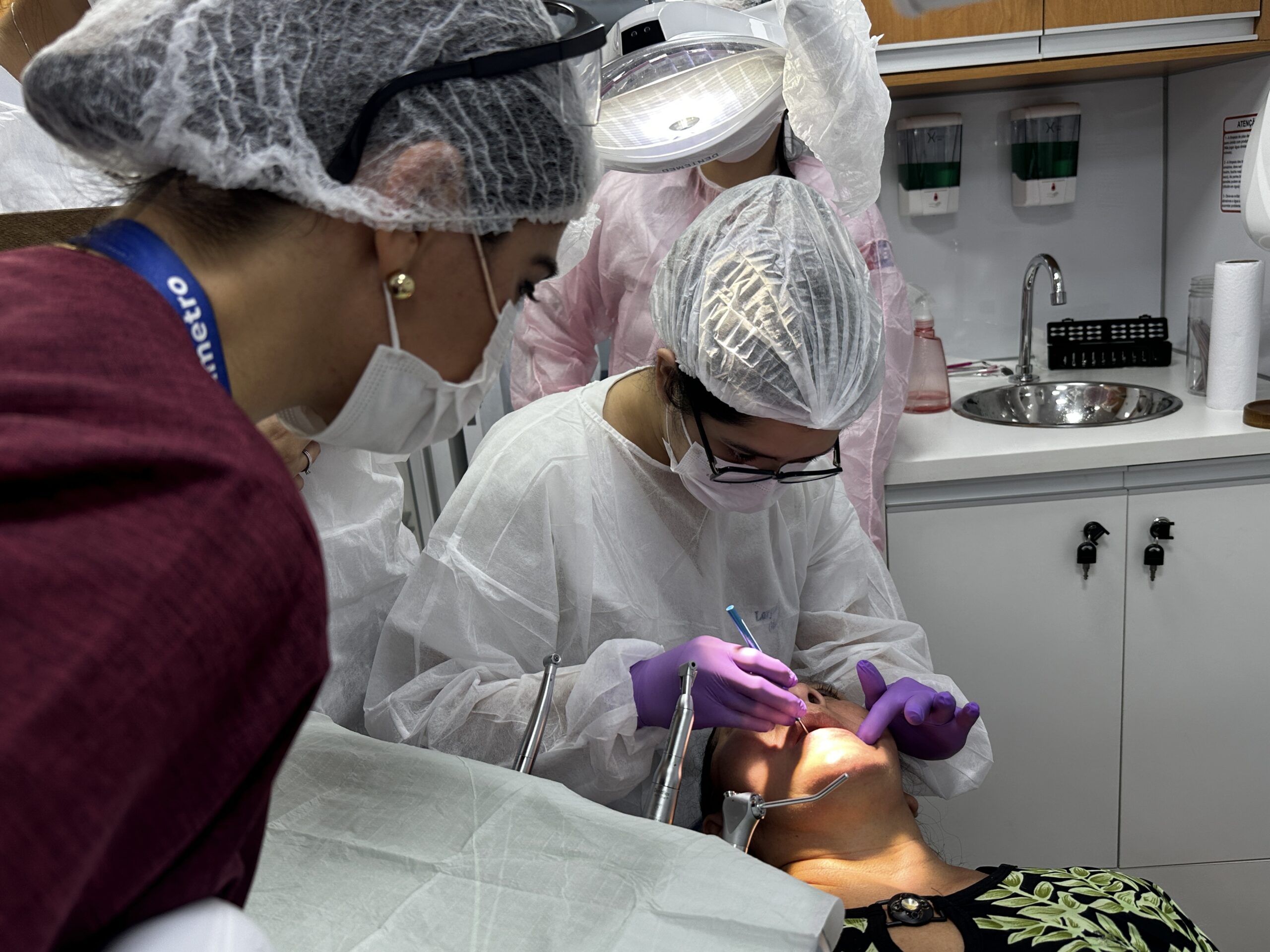 Ação social da FametroMóvel oferece serviços gratuitos de saúde e cidadania em Manaus