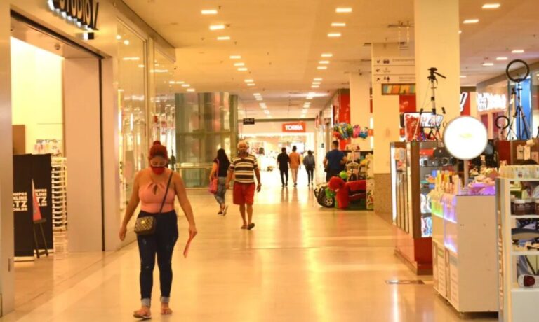 Confira os horários especiais do comércio de Manaus para a Semana Santa.