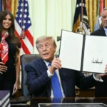 Trump aprova medida que diminui a quantidade de vacinas sugeridas para crianças americanas