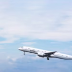 Avião no Canadá interrompe viagem devido à resistência de criança em usar cinto de segurança